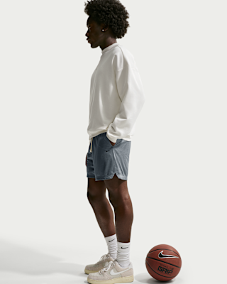 Nike Standard Issue Men's 5